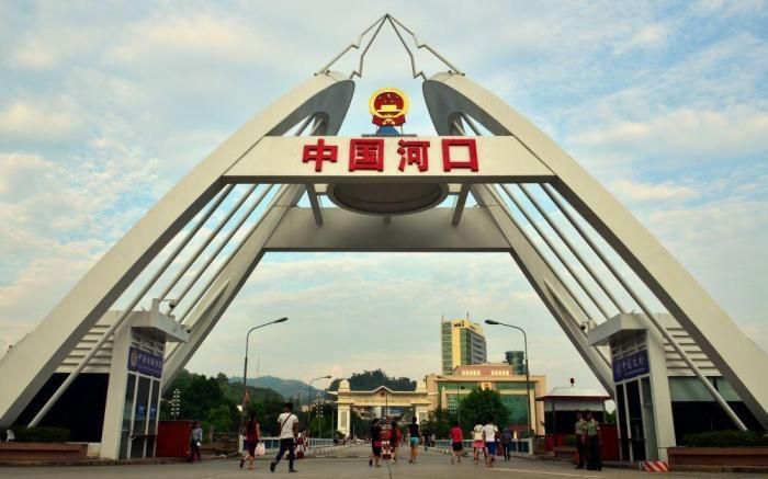 冬季宝藏城市系列——云南河口,北方人很多,高档楼盘五千多一方