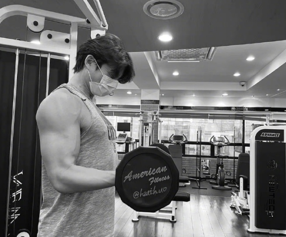 看看42岁韩国演员孔刘的最新健身照,真的是看一眼都可以被圈粉的程度.