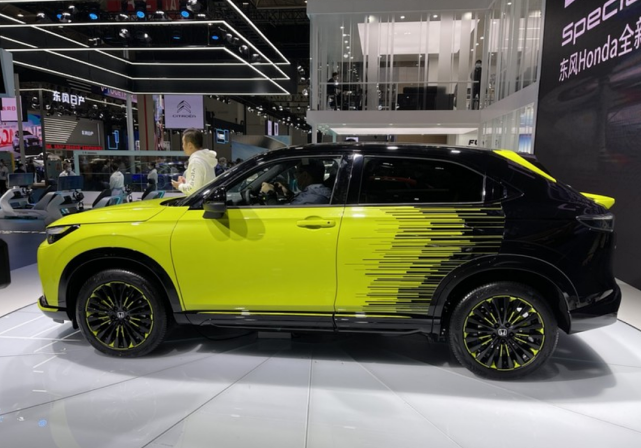 东风本田双色suv亮相大屏配翻毛皮卖点不再是发动机