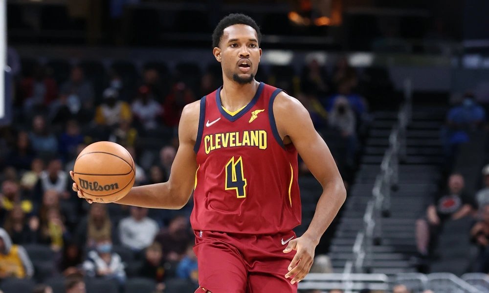 康宁汉姆 NBA榜眼首秀14中4拿9分，探花13中7拿17分！那状元呢？可惜了