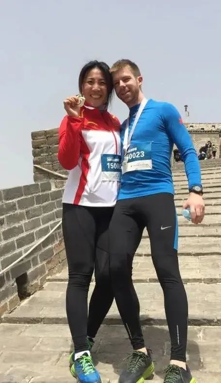 gianni girolami(杰宁)是比利时人,洪雁是一名中国东北女孩,也是一位