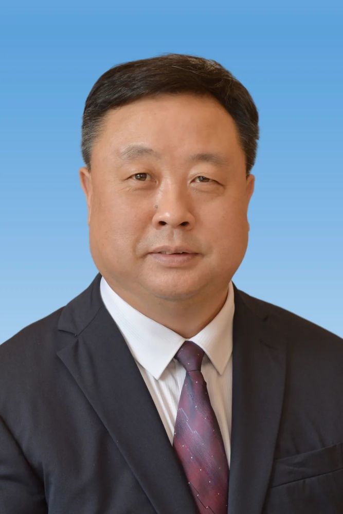 曾廷富男,汉族,1965年2月生,党校研究生学历,中共党员,现任内江市人大