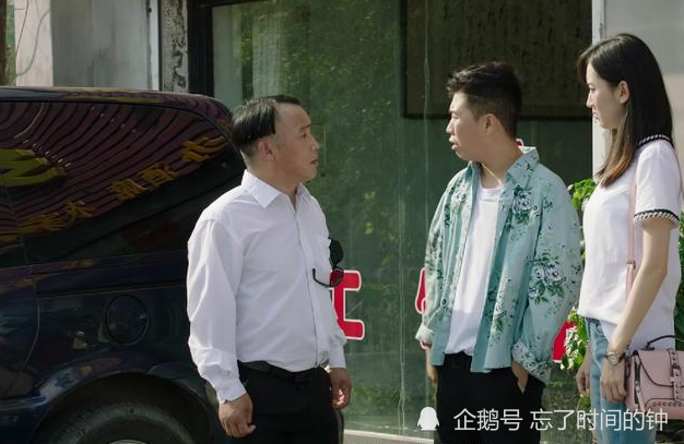一天宋小宝把比自己还磕碜的人推给了赵本山此人是他的小舅子