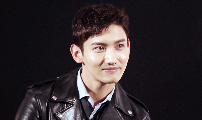 靠东方神起爆红与宋茜传恋爱绯闻却被爆与日本限制级女星同居