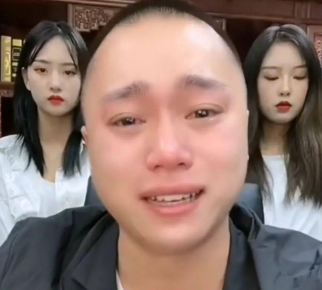 刘二狗作为某平台的网红,因为拍搞笑段子而大火,但是