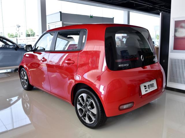 续航401公里完全不慌,超快充电低价代步车也能有,实拍欧拉白猫