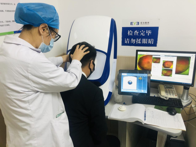 长期过度用眼 新媒体小编视网膜裂孔险致网脱(图1)