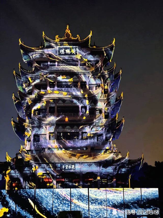 武汉这座城非常有意思,越看越耐看,小说都不敢这么编