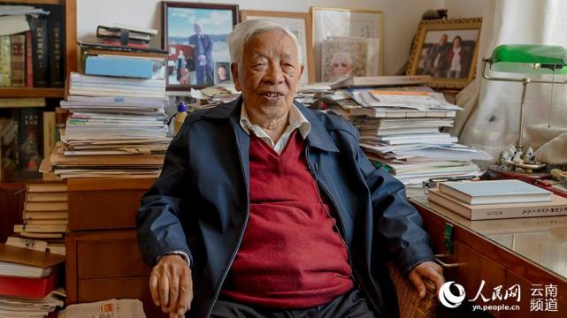 著名文艺理论家张文勋:愿作春蚕永吐丝