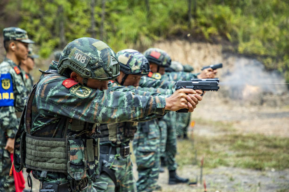 广西武警:200余名特战尖兵巅峰对决