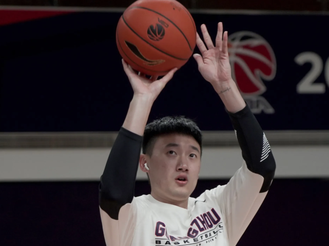 离开教练爸爸,李京龙三分17投10中!他真不是靠关系在cba生存