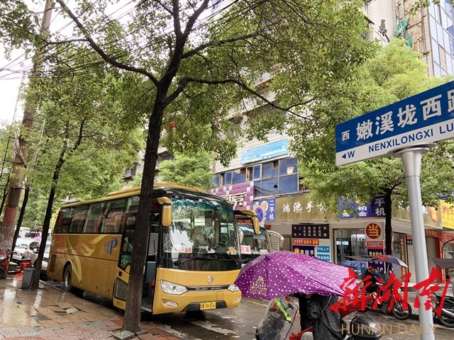 记者在你身边怀化汽车西站购票麻阳路口乘车去趟麻阳不容易