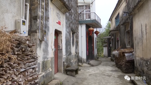 现在就是在绩溪县瀛洲镇的汪村 这个事情出来以后啊 有村民看见王洪波
