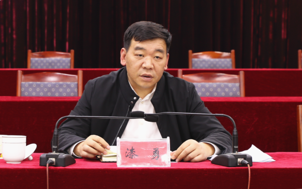 漆勇在全县疫情防控工作专题调度会上强调:积极应对,主动应对,从容