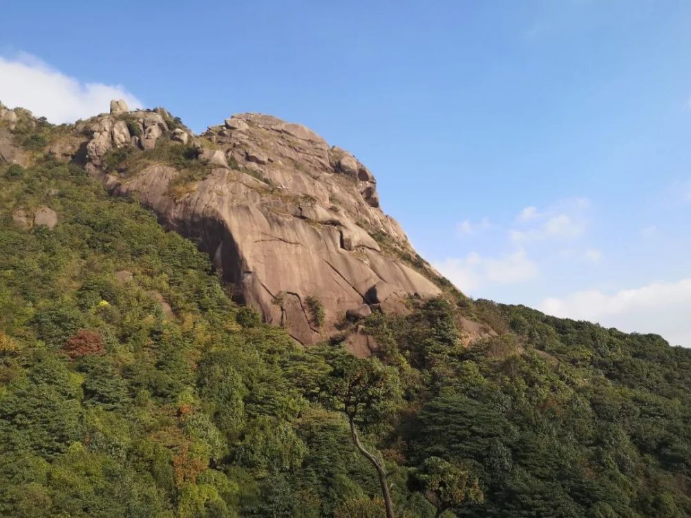 唯一可以從山腳爬到山尖的山唯一秋天有滿山紅葉的山雲髻山,海拔1438