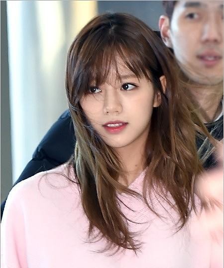 李惠利不仅是演技好,穿粉色的服装还很可爱,满满的少女心