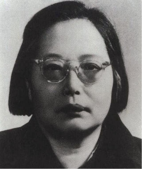 这位伟大的女性就是吴弱男,与她的名字相反,她其实是一个强大的女性.