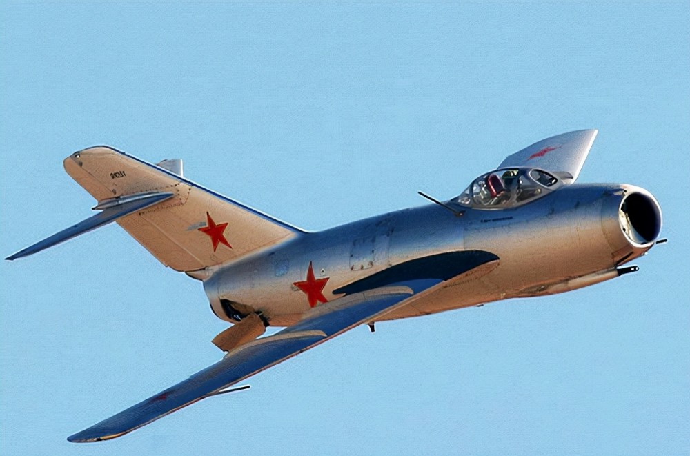 1950年,斯大林大发雷霆,原因竟是有人卖给中方低级飞机:米格9