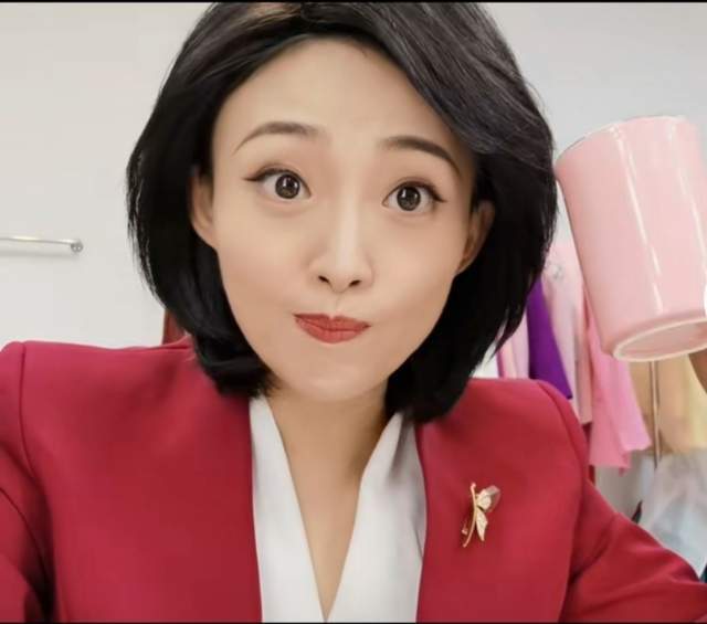 新闻主播史百惠晒日常戴假发前后似两人31岁就挑安徽台大梁