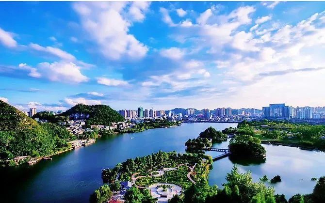 西秀区荣获2021贵州十佳网红避暑胜地称号_腾讯新闻