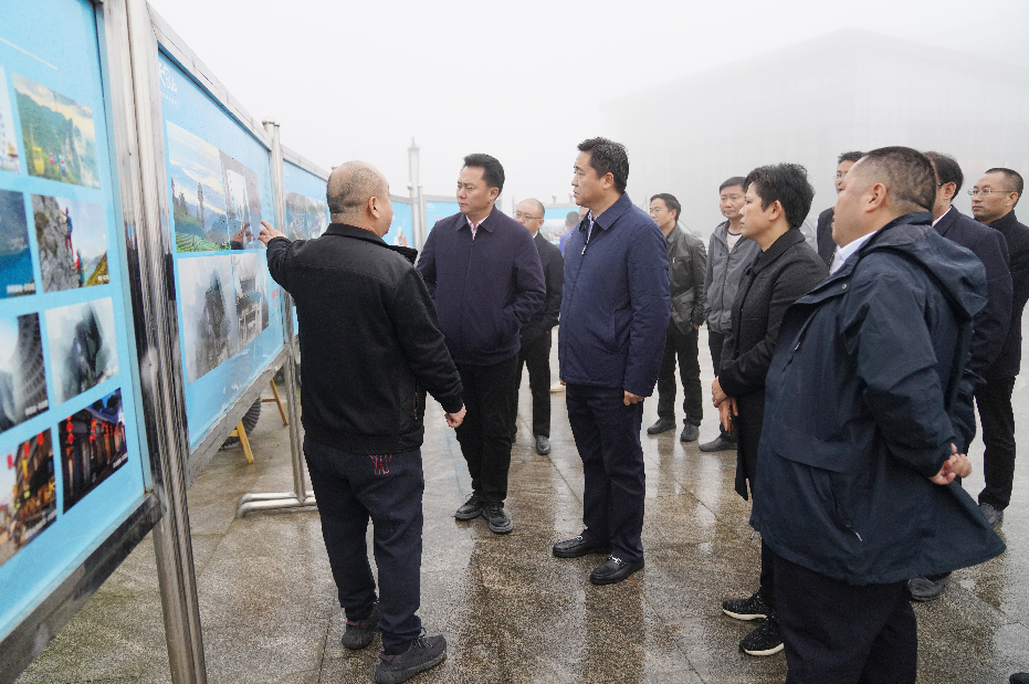 雷涛率队调研乡镇乡村旅游,产业发展和基础设施建设工作