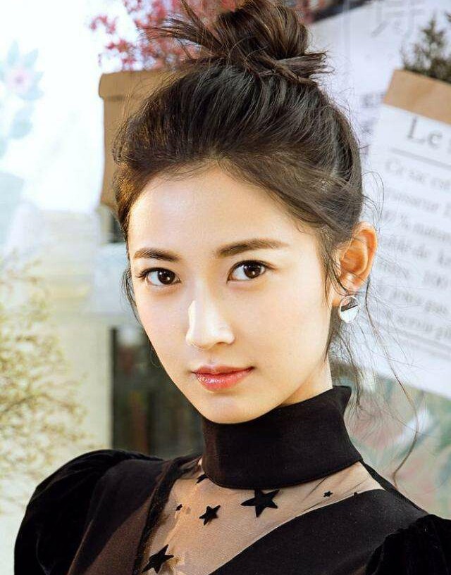 四川盛产美女!来自四川的10位女星个个肤白貌美,气质出众_腾讯新闻