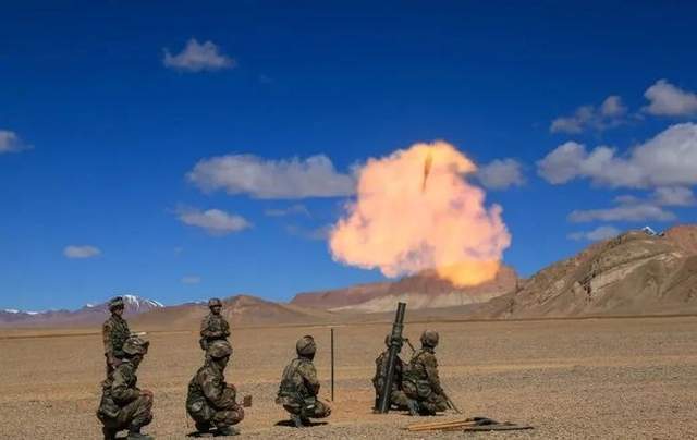 总之,pp87式82mm迫击炮,初速小,射角大,弹道弯曲,火力凶猛,发射速度极