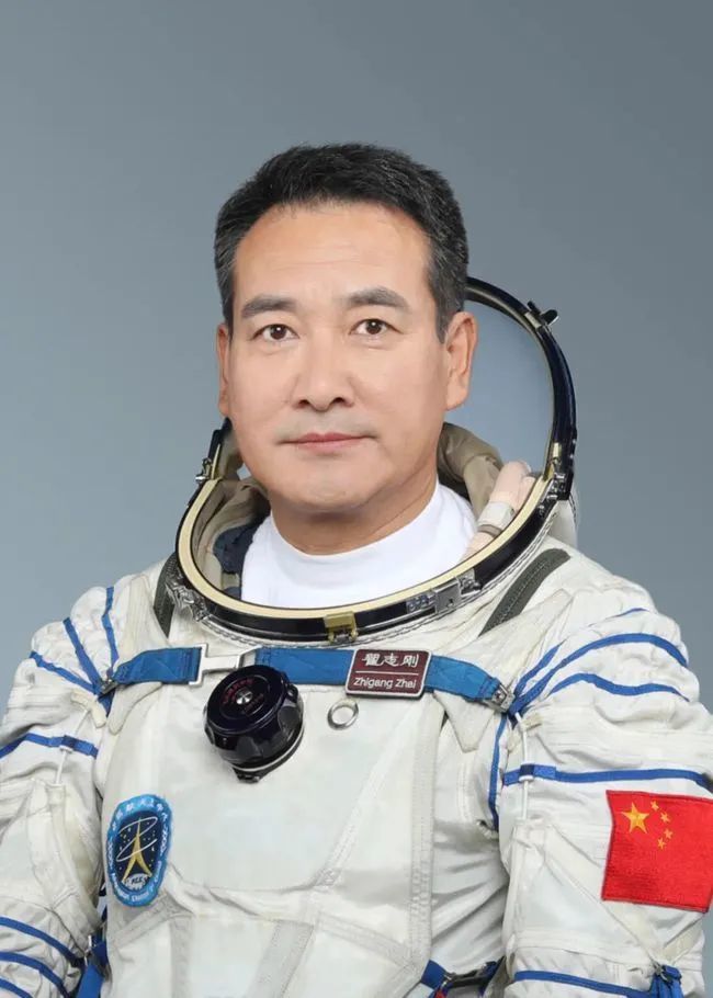 翟志刚:身体会失重,但心灵永不"失重|中国航天员_腾讯新闻