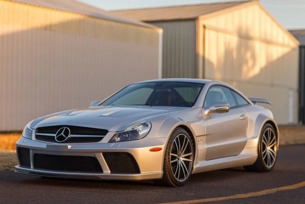 在全新sl来之前,先看看这辆2009年的奔驰sl65 amg black series吧