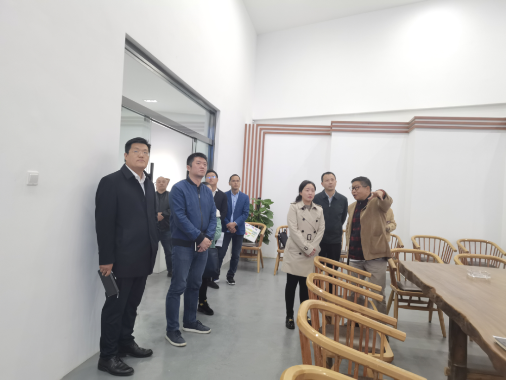 区委常委统战部部长郑厚君到石板滩街道调研川音艺谷建设情况