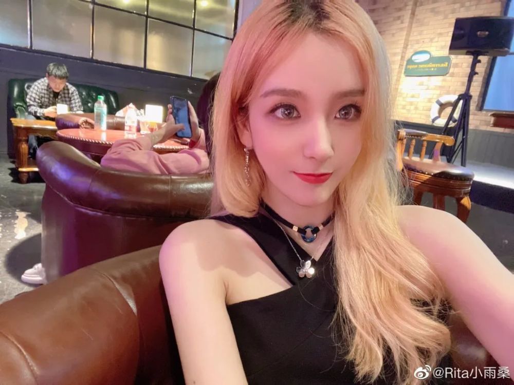 见闻1144yjj挂女流店铺被警告rita晒美照土味表白