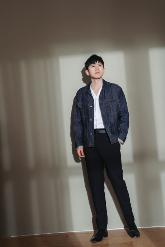 张杰受伤后首度现身露脸,连续6小时出演话剧,获众多明星力挺