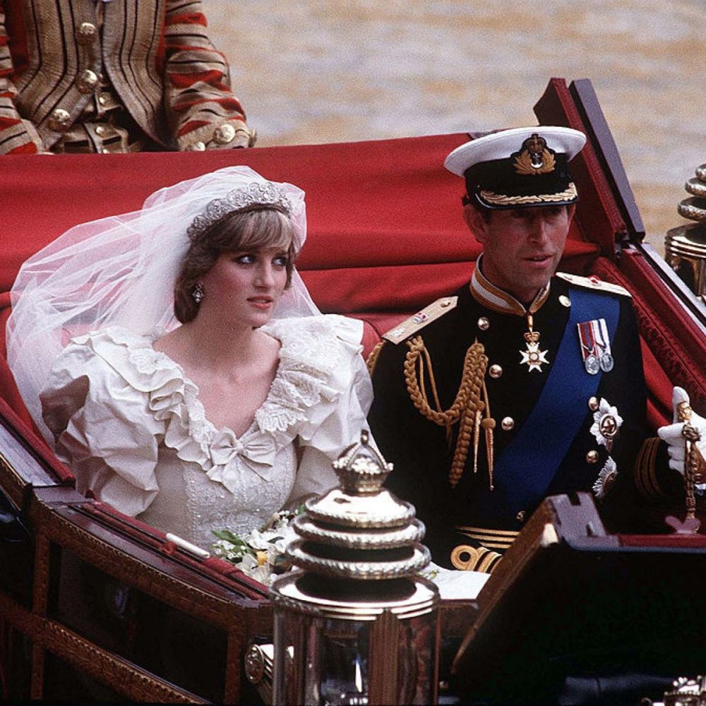 40年前,戴安娜王妃嫁入了英国王室,她和查尔斯王子当时的婚礼非常的
