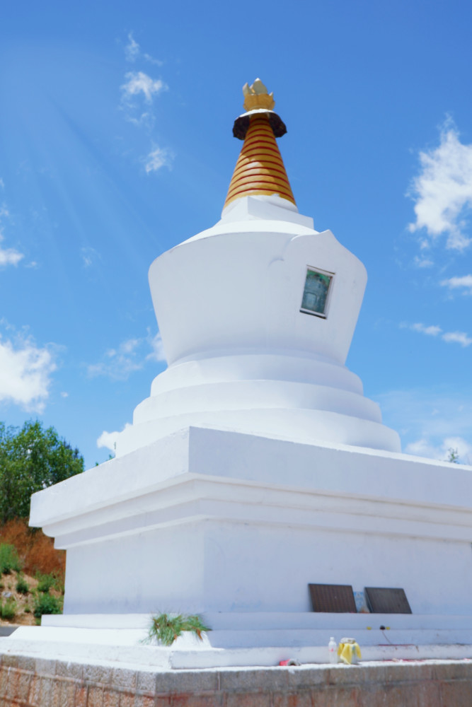 云南一座可以俯瞰全城的白塔寺风景绝美为何却无人问津