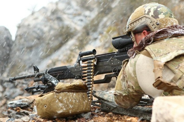 美国lwmmg8.6毫米通用机枪曾经在阿富汗进行实战测试