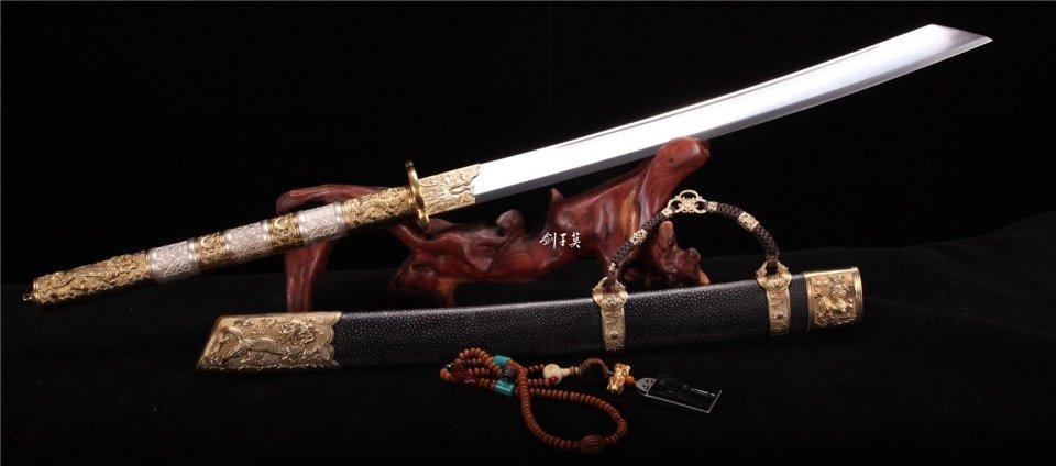 重重天险 满身伤疤轻身一跃 笑拈盔甲马踏关山  封狼居胥就让 刀剑 写