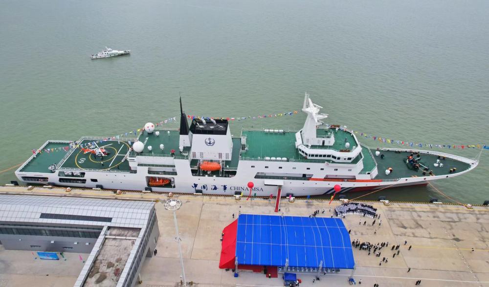 我国首艘万吨级海事巡逻船海巡09轮在广州列编