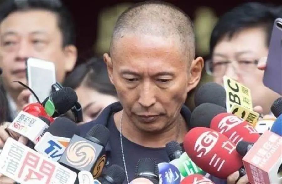 性侵判4年,钮承泽以照顾老母亲为由请求延缓入狱_腾讯新闻