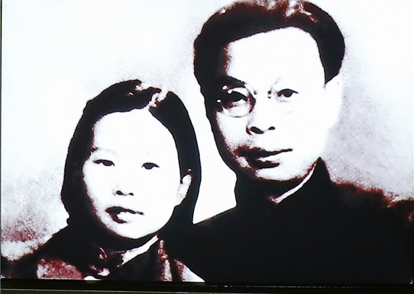 1940年秋,经党组织批准,李白和裘慧英结为正式夫妇长期工作和生活