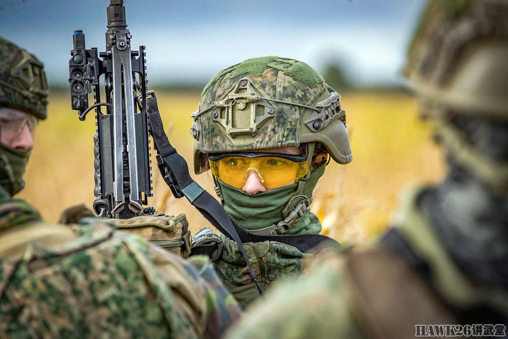 荷兰机械化步兵营实战演习强悍女兵充当机枪手工兵拿电锯破门