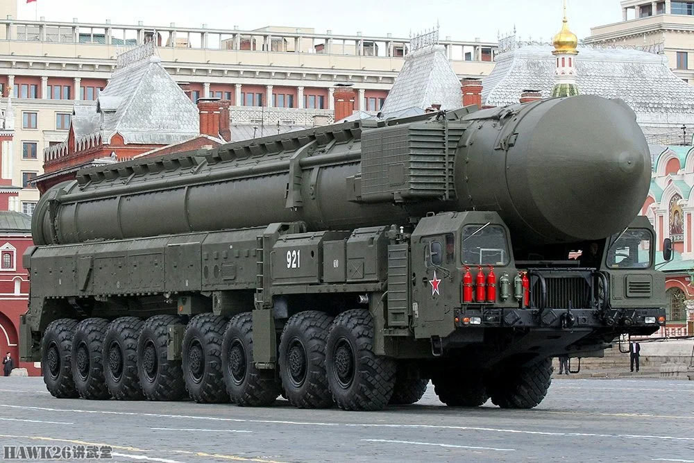 偶遇白杨m战略导弹发射车底盘俄罗斯博主分享最惊喜的收获