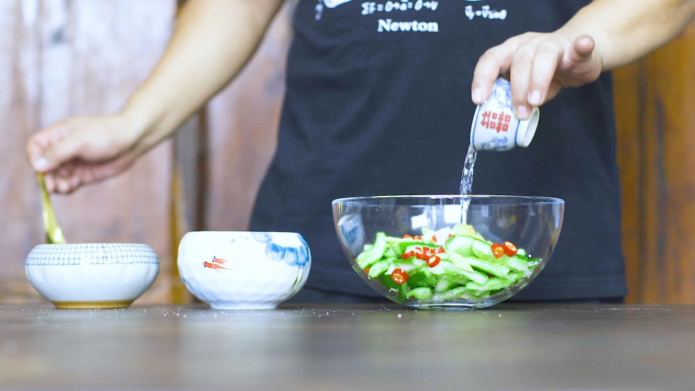 一口菜一口饭,再喝一口醇美的清酒.