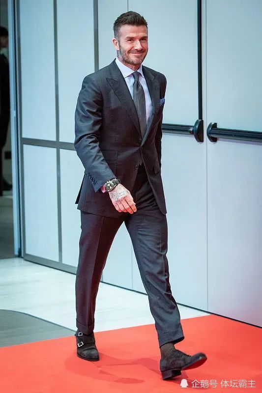 帅出天际西装暴徒足球版