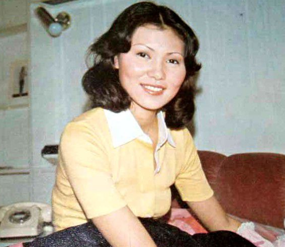 狄龙老婆65岁还那么美,气质不输林青霞,可想她年轻时有多漂亮了