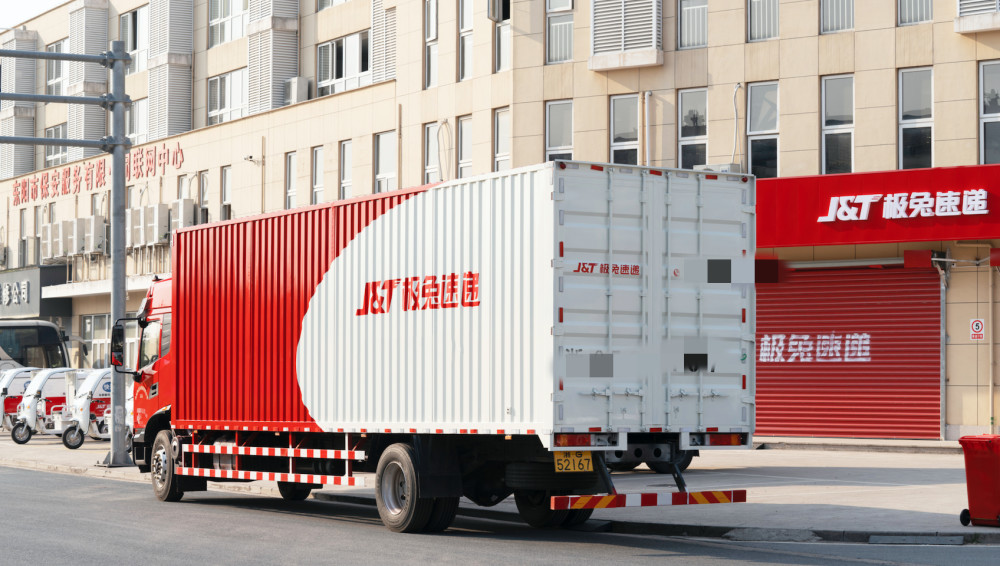 想要做生意这么简单了,老美很可能是想通过极兔来扰乱国内的快递行业