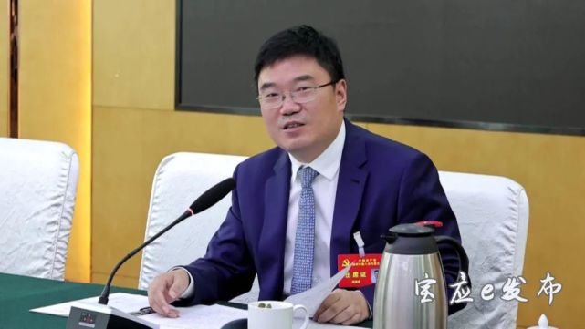 县委书记张小辉指出,现场聆听了市委张书记所作的市委工作报告,令人