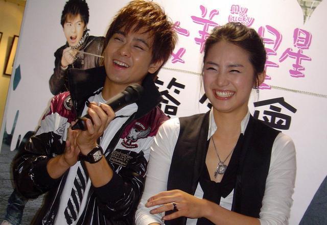 放羊的星星冷知识刘荷娜初恋是吴仁耀仲天骐姑姑竟是手链设计师