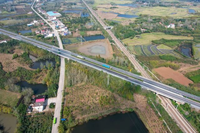 魅力潢川乡镇行水清岸绿鱼儿游红色精神驻传流