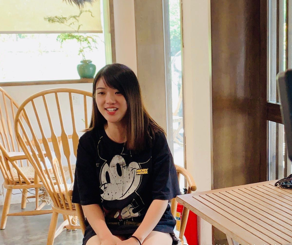 此前9月初,苏炳添在备战陕西全运会期间,妻子林艳芳已经和两位设计师