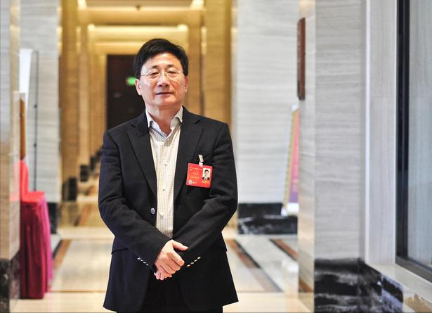 在温州企业家中,尤小平不仅是实业家也是金融行业的先行者.